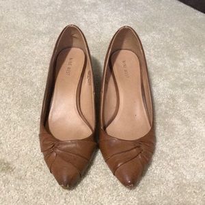 Tan leather small heel shoe